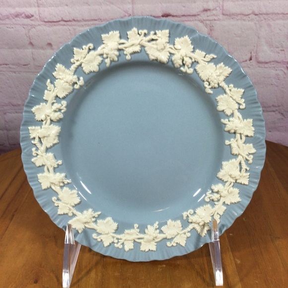 Vintage Wedgwood Blue Embossed Queens Ware Round Bread and Butter Plate - Picture 1 of 4